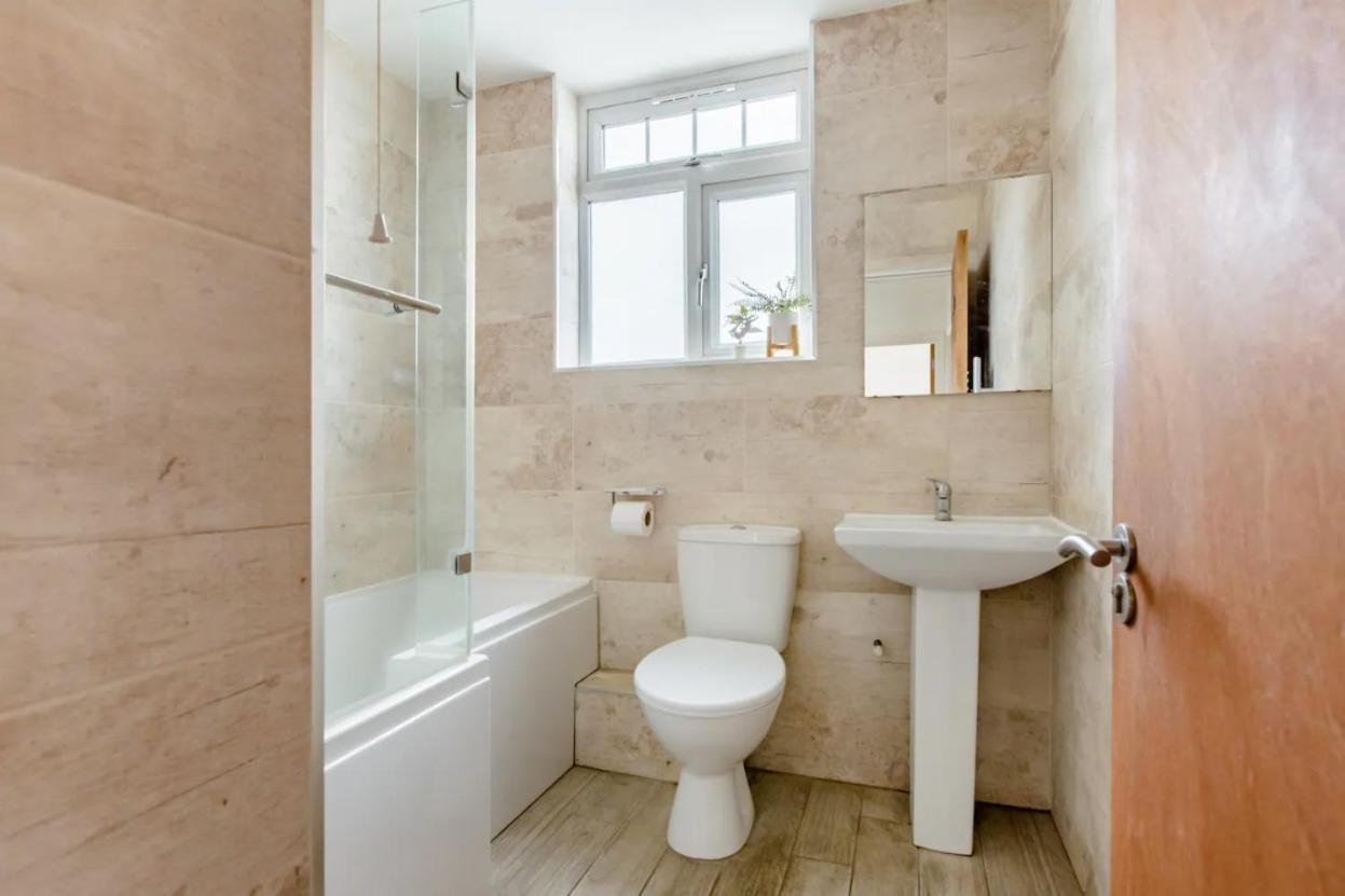 Double Room Edmonton Green, London N9 Exteriér fotografie